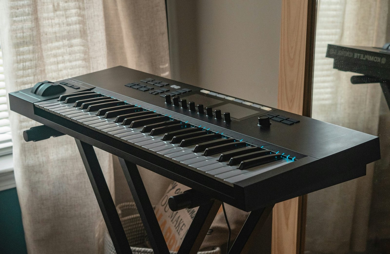 black and white electric keyboard